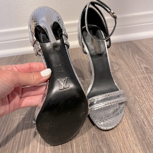 Louis Vuitton heels size 38 - Picture 3 of 4